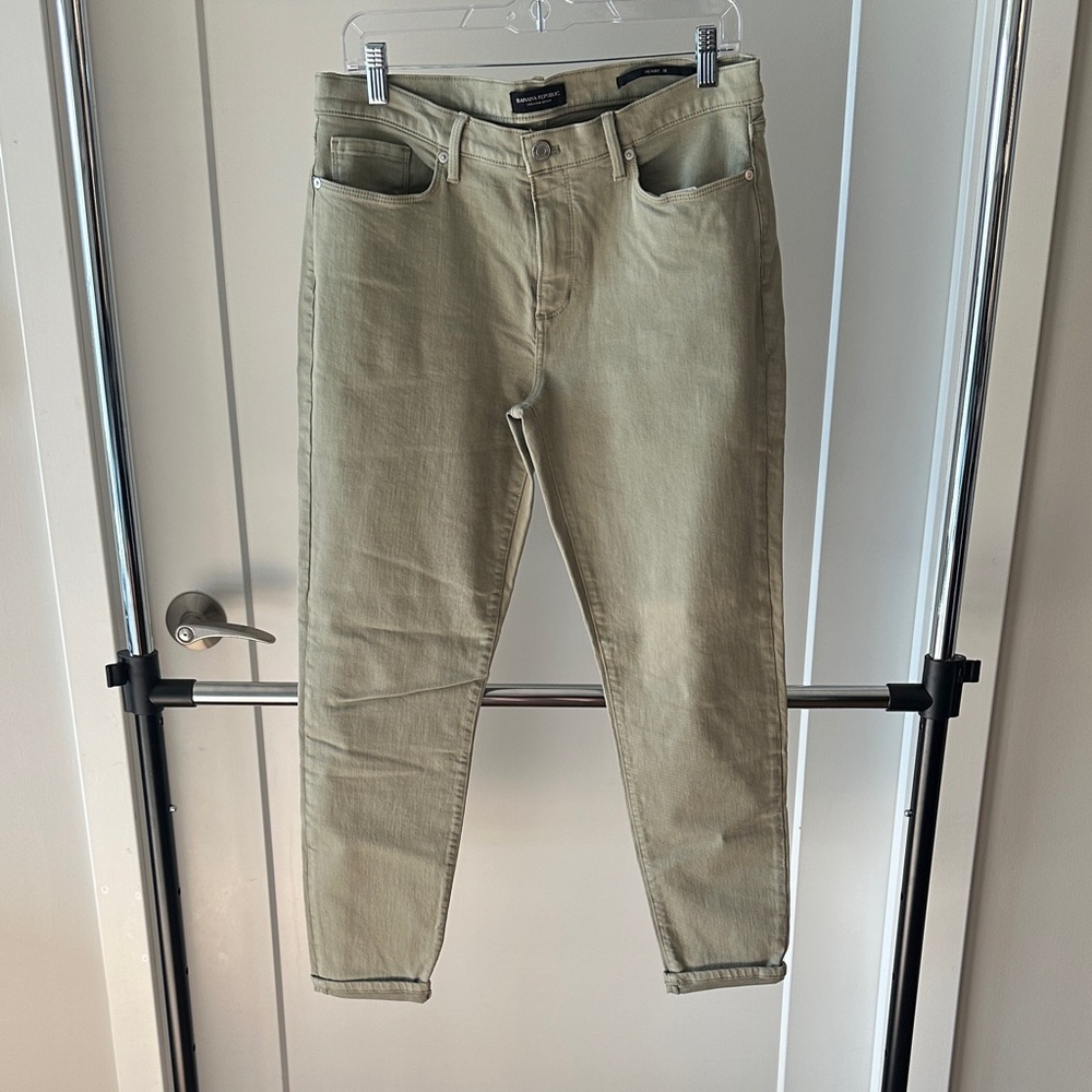 Banana Republic Women's Skinny Jeans in Olive